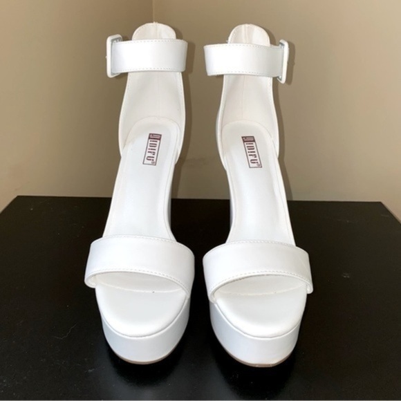 White platform chunky high heels size 7.5 EUC worn once! Comes in orig box. - Picture 4 of 13